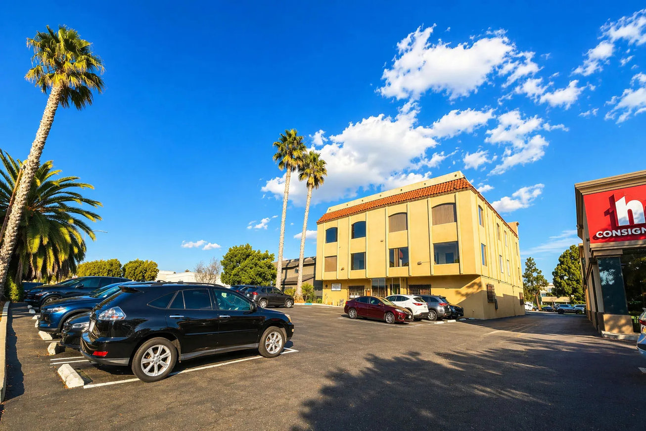 Lease listing banner image